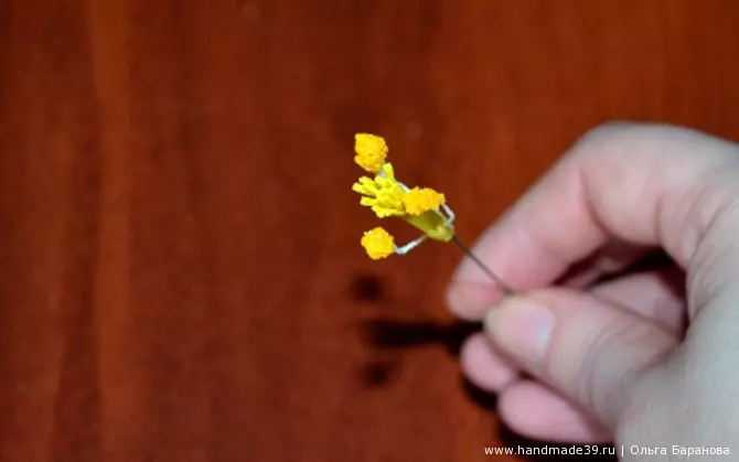 Foamiran-Krokusse (40 Fotos): Vorlagen und Master-Klassen mit einer Schritt-für-Schritt-Beschreibung. Wie kann man einen Blumenstrauß mit Blumen mit deinen eigenen Händen machen? Schema für Anfänger 26870_25
