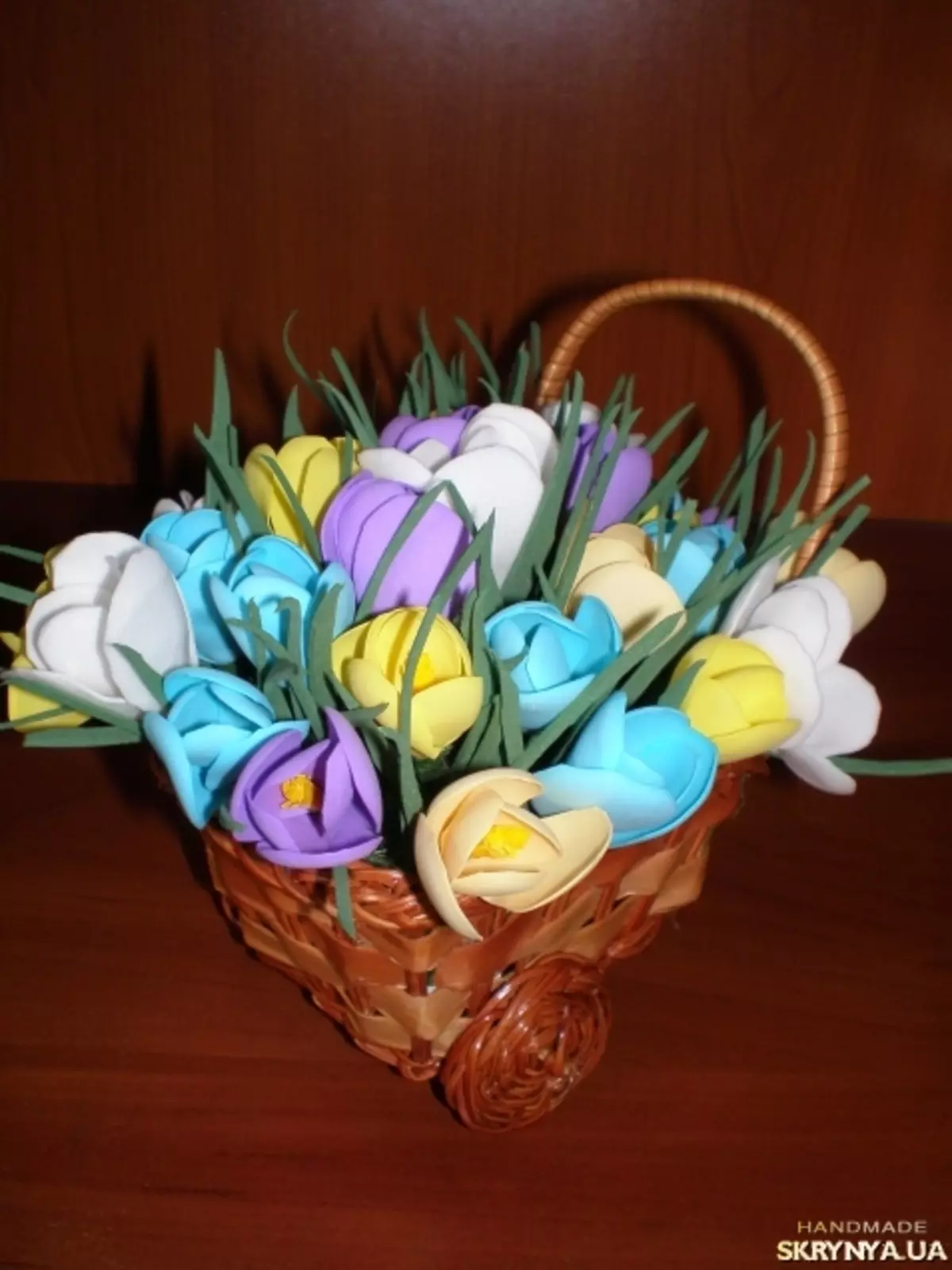Foamiran-Krokusse (40 Fotos): Vorlagen und Master-Klassen mit einer Schritt-für-Schritt-Beschreibung. Wie kann man einen Blumenstrauß mit Blumen mit deinen eigenen Händen machen? Schema für Anfänger 26870_36