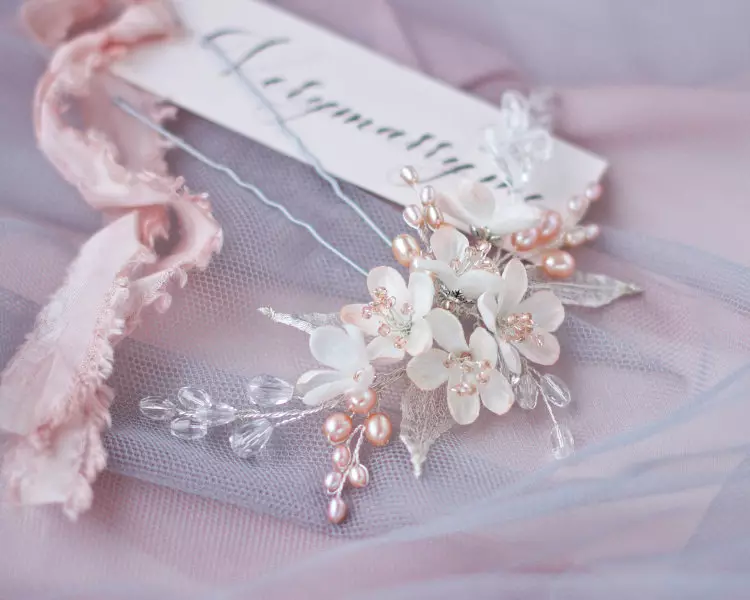 泡沫浪兰装饰：用于头发和项链，带鲜花和婚礼装饰的耳环。如何用你自己的手在主班上制作它们？ 26871_26