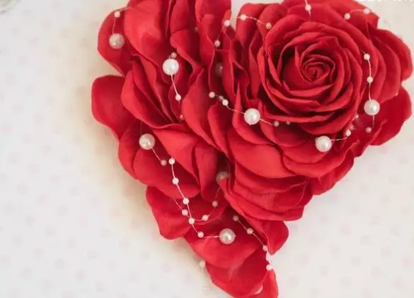 Valentine's Foamiran: Hoe maak je een hart met je eigen handen te maken op Valentijnsdag van de goddelozen en andere phoamyran? Masterclasses 26876_27