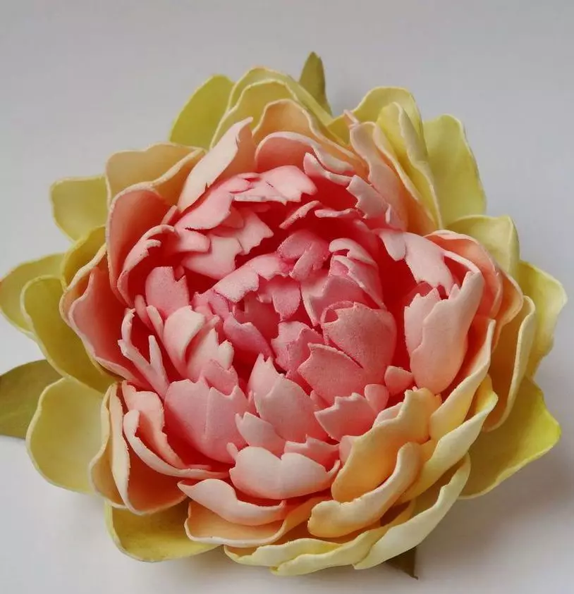 Foamiran potonike (35 photos): korak-po-korak mojstrskih tečajev. Kako narediti cvet na predlogo z lastnimi rokami? potonike rasti z velikimi popkov in druge rože 26877_10