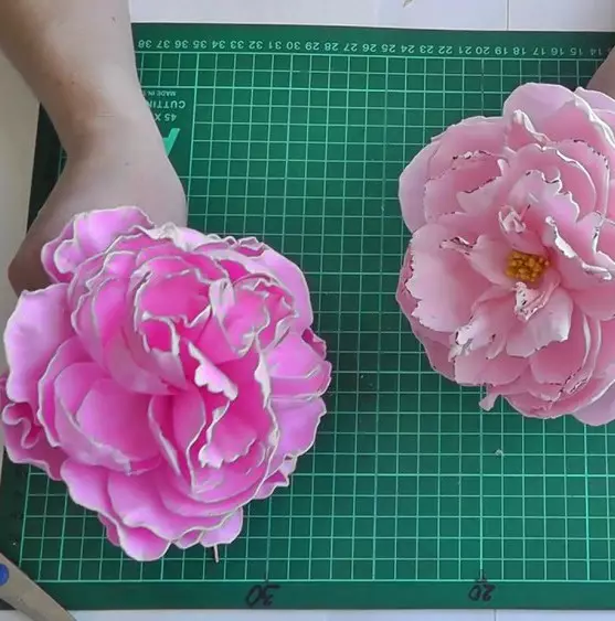 Foamiran potonike (35 photos): korak-po-korak mojstrskih tečajev. Kako narediti cvet na predlogo z lastnimi rokami? potonike rasti z velikimi popkov in druge rože 26877_11