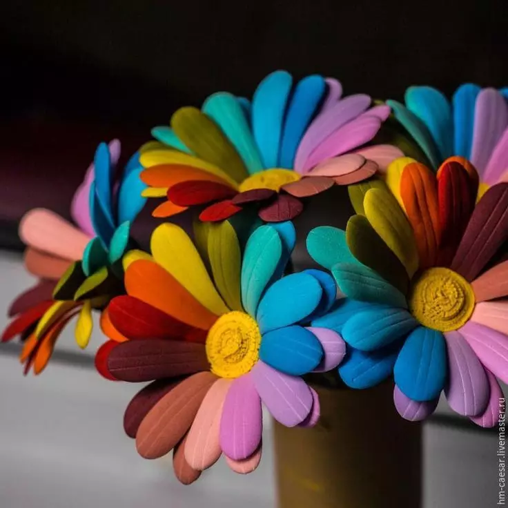 Chamomile từ foamyran (40 ảnh): Lớp học và mẫu riêng từng bước. Làm thế nào để tạo một bó hoa với bàn tay của riêng bạn theo đề án cho người mới bắt đầu? 26879_36