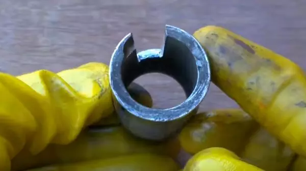 Kawat cincin (37 foto): bagaimana membuat cincin dari kawat tembaga dengan tangan sendiri, skema tenun Anda 26880_30