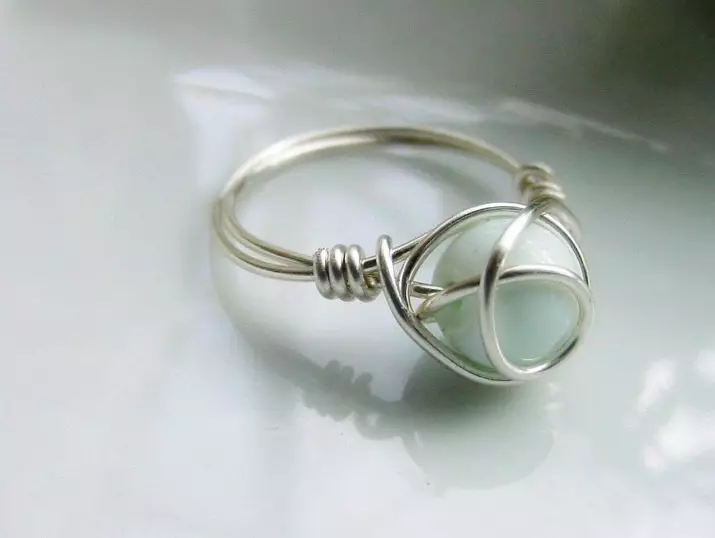 Kawat cincin (37 foto): bagaimana membuat cincin dari kawat tembaga dengan tangan sendiri, skema tenun Anda 26880_33
