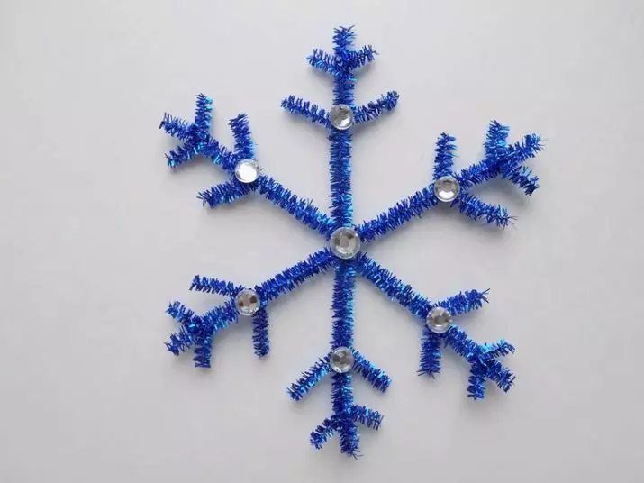 snowflake ពីលួស (19 រូបថត): របៀបដើម្បីធ្វើឱ្យពួកគេចេញពីខ្សែភាពយន្តមួយនិងគ្រឿងលម្អធ្វើវាដោយខ្លួនឯង? ជំហានដោយជំហានថ្នាក់មេ 26895_4