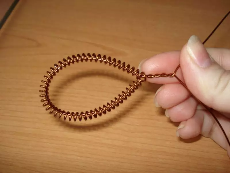 l'artisanat de fil de cuivre (17 photos): Quels produits peuvent être faits avec vos propres mains? Schémas pour débutants 26901_16