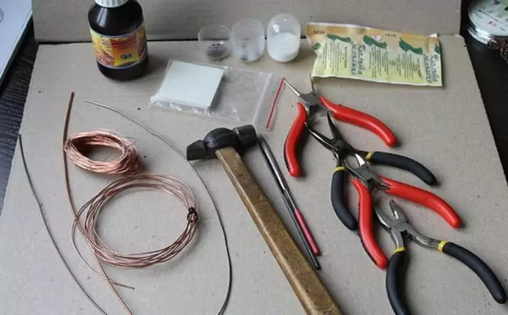 Crafts de alambre de cobre (17 fotos): ¿Qué productos se pueden hacer con tus propias manos? Esquemas para principiantes 26901_4