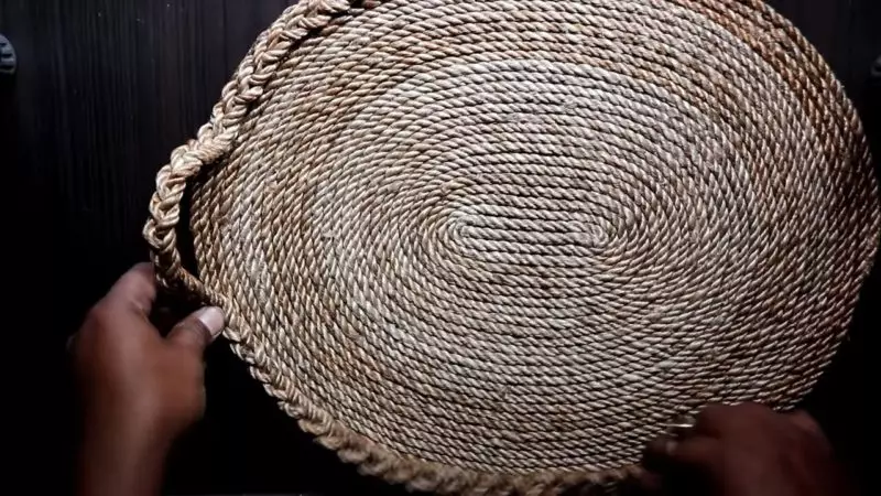 Kraf dari Jute dengan tangan mereka sendiri (92 gambar): kelas master, idea-idea mencipta produk daripada jut dan kain terpal untuk pemula 26903_64