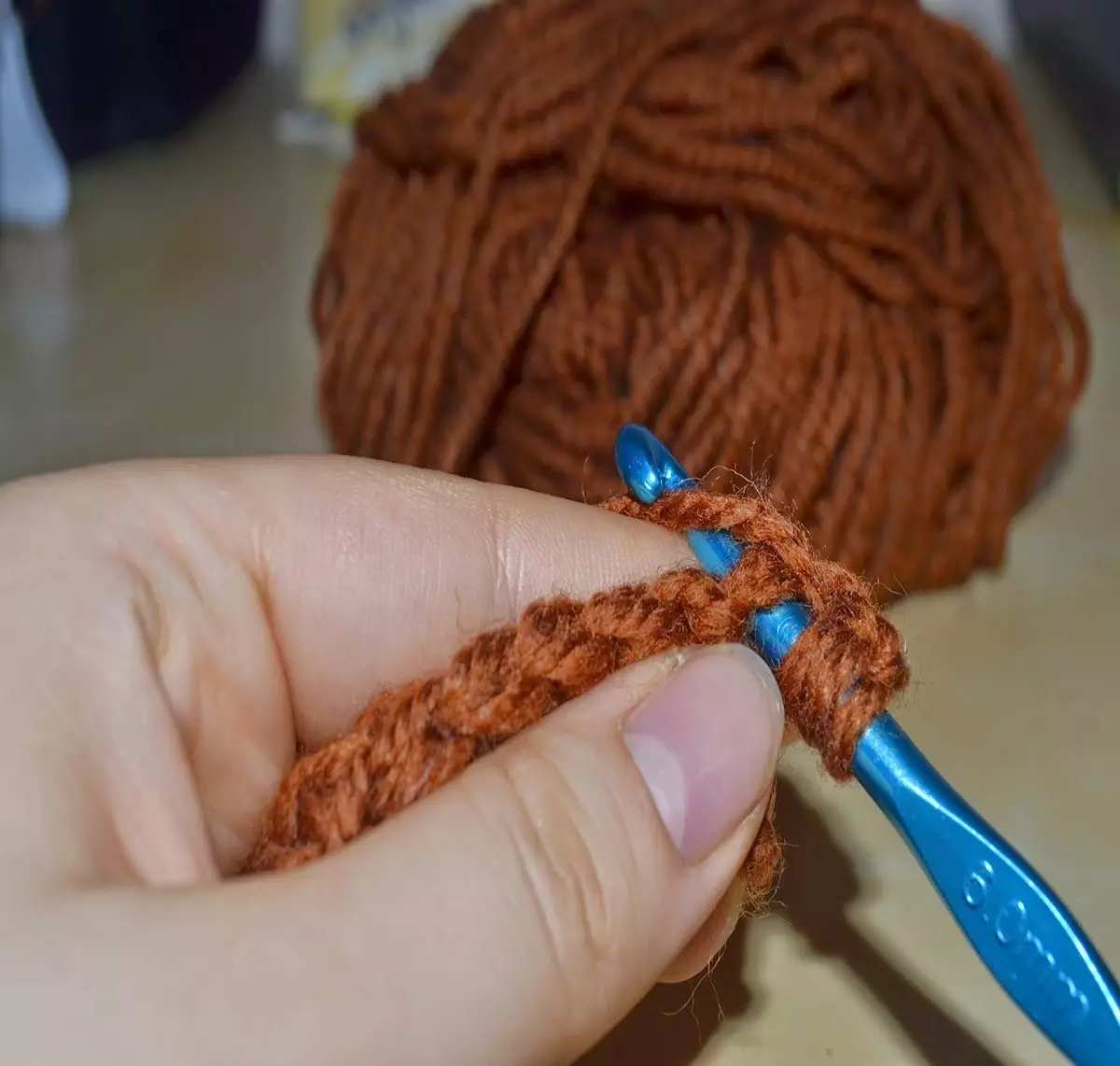 Jute- ის rug საკუთარი ხელებით: მეთოდები და სქემები ქსოვის ხალიჩა საწყისი twine crochet და ქსოვის ნემსი. სამაგისტრო კლასები დამწყებთათვის 26905_25