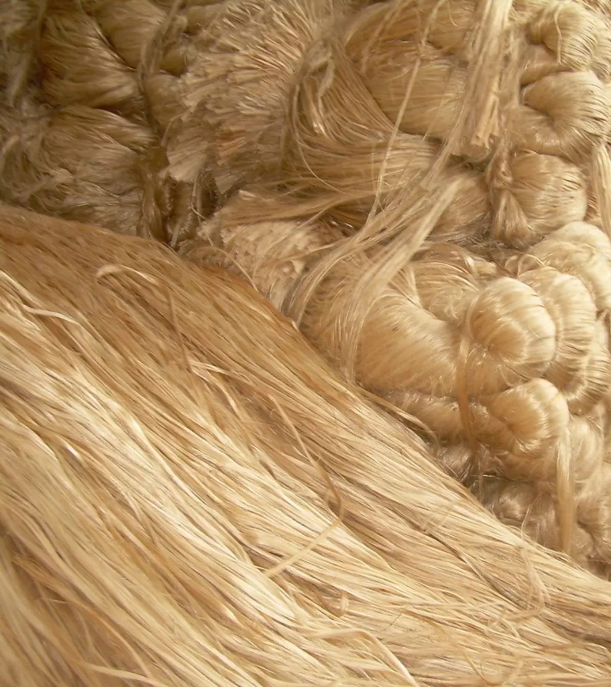 Jute kilimas su savo rankomis: mezgimo kilimų metodai ir schemos iš virvių nėrimo ir mezgimo adatų. Master klasės pradedantiesiems 26905_6