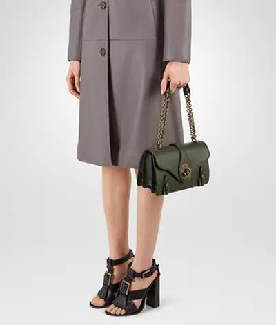 Çantalar Bottega Veneta (65 şəkil): Qadın moda debriyajları, çantalar çantaları və çiyin vasitəsilə 2690_20