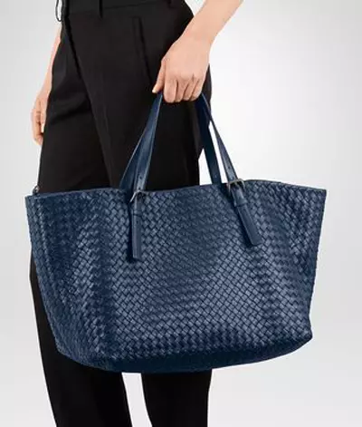 Çantalar Bottega Veneta (65 şəkil): Qadın moda debriyajları, çantalar çantaları və çiyin vasitəsilə 2690_23