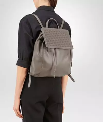 बॅग्स बोटेगा वेनेता (65 फोटो): महिला फॅशन क्लॅच, बॅग बॅग आणि खांद्याद्वारे 2690_31