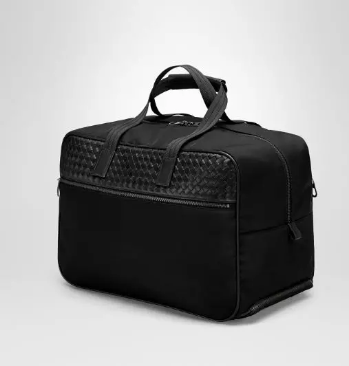 Çantalar Bottega Veneta (65 şəkil): Qadın moda debriyajları, çantalar çantaları və çiyin vasitəsilə 2690_44