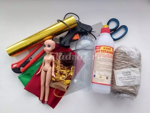 Jute κούκλες: Πώς να φτιάξετε μια κούκλα με τα χέρια σας από γιούτα, λινάτσα και μπουκάλια σε μια κύρια τάξη για αρχάριους; 26916_5