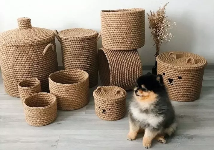 Baskets made of jute (49 photos): crochet baskets with your own hands, laundry basket with solid walls and other ideas, master classes 26917_12