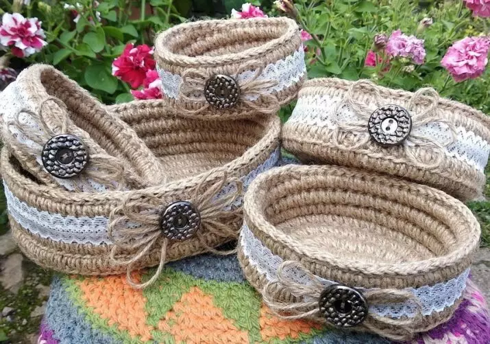 Jute Baskets (49 gambar): Baskets Crochet melakukannya sendiri, bakul dobi dengan dinding pepejal dan idea-idea lain, kelas induk 26917_31