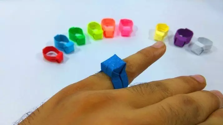摺紙“環”：如何從A4紙用自己的雙手初學者計劃下薄片上的戒指嗎？ 26923_14