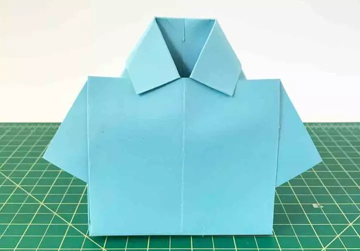 Origami สำหรับ Dad: ของขวัญวันเกิดจากกระดาษ วิธีการทำโปรแกรมรวบรวมข้อมูลในรูปแบบของชุดสูทด้วยมือของคุณเอง? ทำเหรียญจากลูกสาว 26924_11