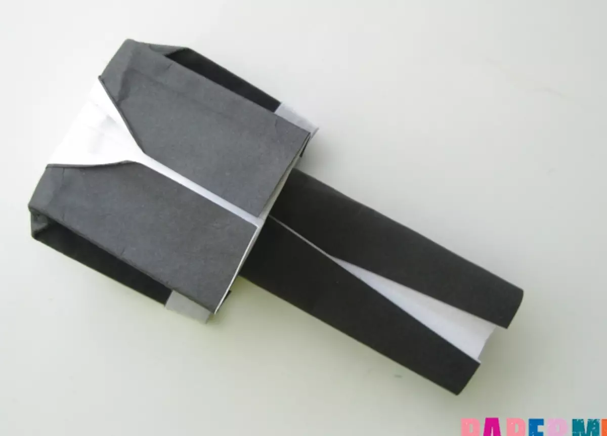 Origami apa: születésnapi ajándékok papírból. Hogyan készítsünk egy bejárót egy öltöny formájában a saját kezével? Készítsen egy érmet a lányából 26924_17