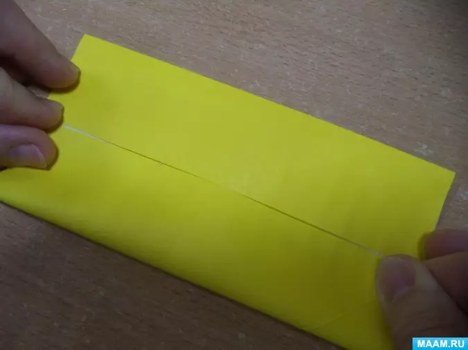 Origami pro táta: Dárky narozeniny z papíru. Jak udělat prolézací modul v podobě obleku s vlastními rukama? Udělat medaili z dcery 26924_19