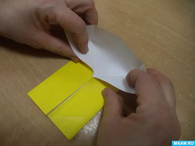 Origami tėtis: gimtadienio dovanos iš popieriaus. Kaip padaryti, kad robotas į kostiumas su savo rankas forma? Padaryti medalį iš dukters 26924_20