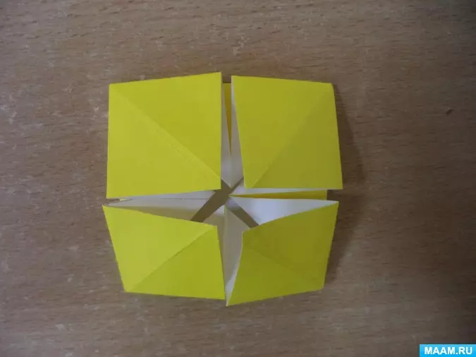 Оригами за тату: рођендански поклони од папира. Како да се пуковнице пузе у облику одела својим рукама? Направите медаљу од ћерке 26924_21