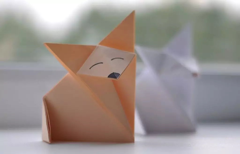 Origami dunha praza de papel: de pequenos cadrados e folla cadrada para principiantes, nenos de 2 clase e outra idade 26925_10