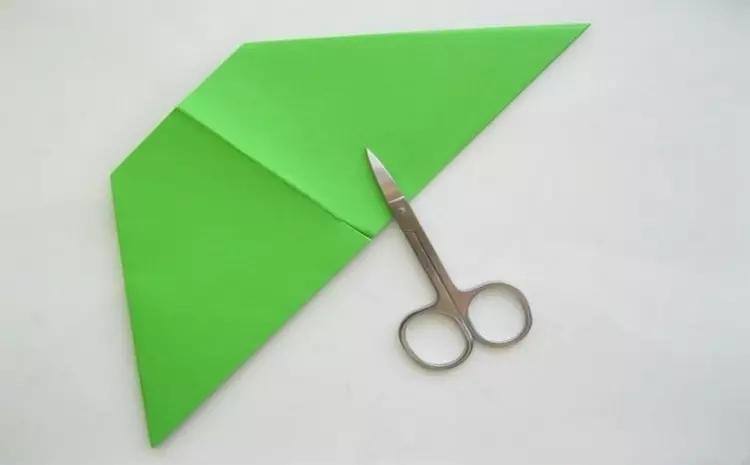 Origami նախադպրոցականների համար. Հեշտ պարզ քայլ առ քայլ սխեմաներ: Տրանսպորտ եւ մրգեր, այլ թղթե օրիգամի նախադպրոցական տարիքի երեխաների համար 26930_16