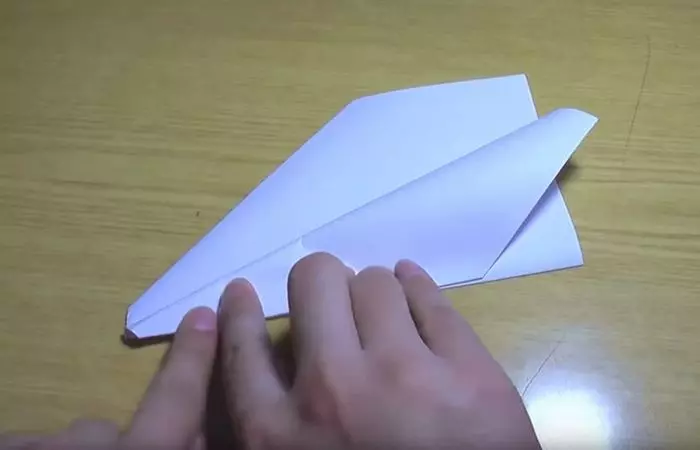 Origami untuk anak-anak prasekolah: skema langkah demi langkah mudah. Transportasi dan buah-buahan, origami kertas lainnya untuk anak-anak prasekolah 26930_23