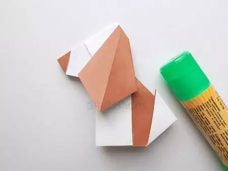 Origami tina kertas berwarna: Kumaha ngadamel kembang tina kertas dua kali sareng leungeun anjeun sorangan? Karajinan pikeun barudak, model cahaya tina kertas hiji-sisi 26933_20