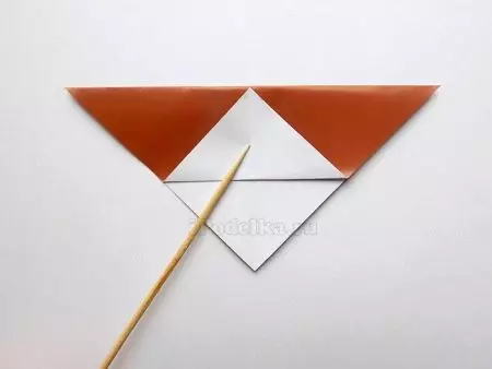 Оригами од обоена хартија: Како да направите цвеќе од двострана хартија со свои раце? Занаети за деца, светлосни модели од едностран хартија 26933_7