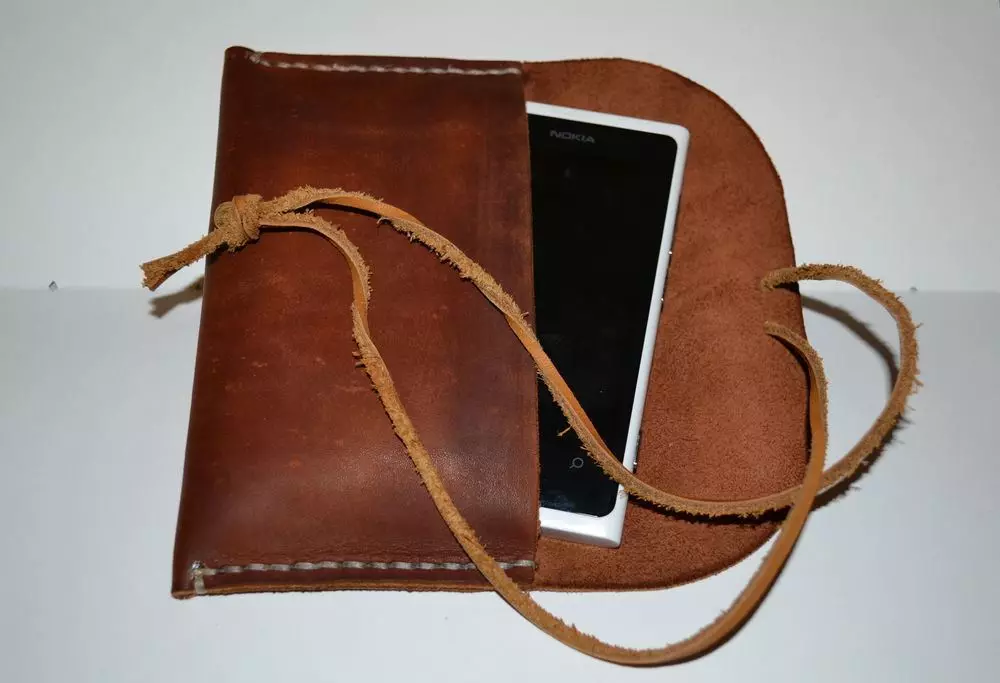 Tas untuk Telepon (48 Foto): Kasus untuk ponsel dan smartphone di tangan, leher, sabuk dan sepeda 2693_22
