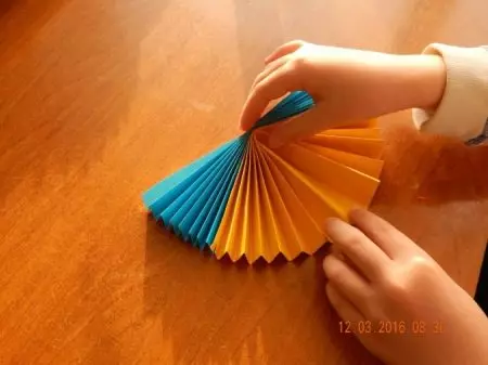 “Maslenitsa”Origami：來自兒童紙的工藝品。模塊化，體積和其他摺紙自己做到了 26940_17