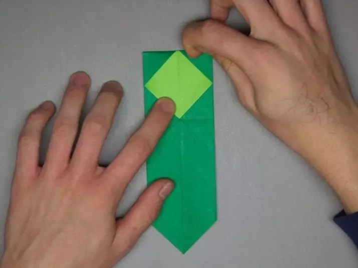 Origami «Tank» `ինչպես անել, այն թղթի երեխաների քայլ առ քայլ հրահանգներ? Թեթեւ մոդուլային բաք դիագրամ, պարզ T-34 տանկի ձեր սեփական ձեռքերով 26944_11