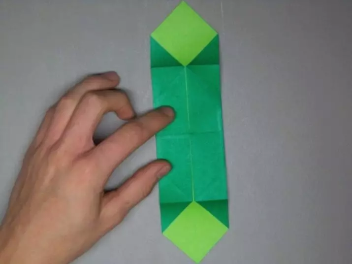 Origami «Tank» `ինչպես անել, այն թղթի երեխաների քայլ առ քայլ հրահանգներ? Թեթեւ մոդուլային բաք դիագրամ, պարզ T-34 տանկի ձեր սեփական ձեռքերով 26944_13