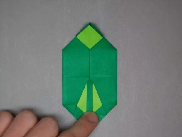 Origami «Tank» `ինչպես անել, այն թղթի երեխաների քայլ առ քայլ հրահանգներ? Թեթեւ մոդուլային բաք դիագրամ, պարզ T-34 տանկի ձեր սեփական ձեռքերով 26944_18