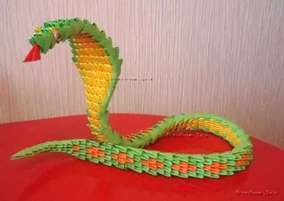 Орігамі «Змія»: як зробити з паперу модульне орігамі за схемою? Покрокова інструкція для дітей. Як легко робити голову кобри? 26947_19