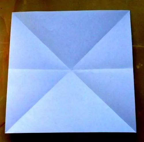 折り紙「男」：どの方式に従って簡単に子供たちと一緒に紙から人々を作るには？顔の顔のステップの説明によってステップ。全体の置物を折るする方法？ 26949_10