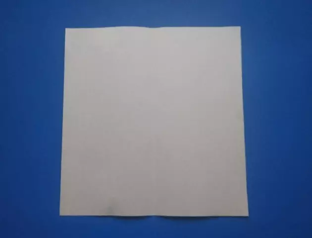 折り紙「男」：どの方式に従って簡単に子供たちと一緒に紙から人々を作るには？顔の顔のステップの説明によってステップ。全体の置物を折るする方法？ 26949_28
