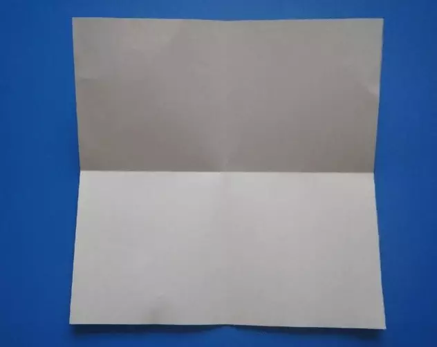 折り紙「男」：どの方式に従って簡単に子供たちと一緒に紙から人々を作るには？顔の顔のステップの説明によってステップ。全体の置物を折るする方法？ 26949_30
