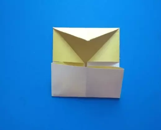 折り紙「男」：どの方式に従って簡単に子供たちと一緒に紙から人々を作るには？顔の顔のステップの説明によってステップ。全体の置物を折るする方法？ 26949_35