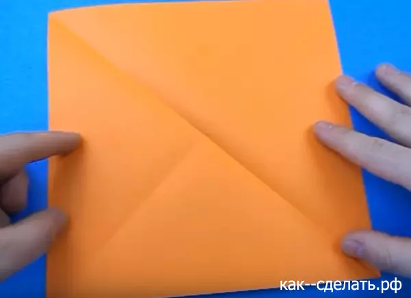 折り紙「男」：どの方式に従って簡単に子供たちと一緒に紙から人々を作るには？顔の顔のステップの説明によってステップ。全体の置物を折るする方法？ 26949_47