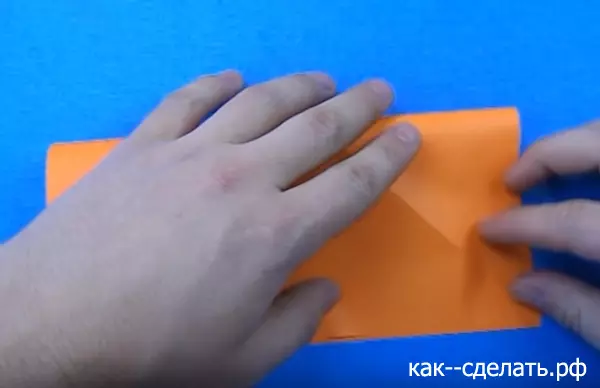 折り紙「男」：どの方式に従って簡単に子供たちと一緒に紙から人々を作るには？顔の顔のステップの説明によってステップ。全体の置物を折るする方法？ 26949_48