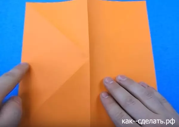 折り紙「男」：どの方式に従って簡単に子供たちと一緒に紙から人々を作るには？顔の顔のステップの説明によってステップ。全体の置物を折るする方法？ 26949_49