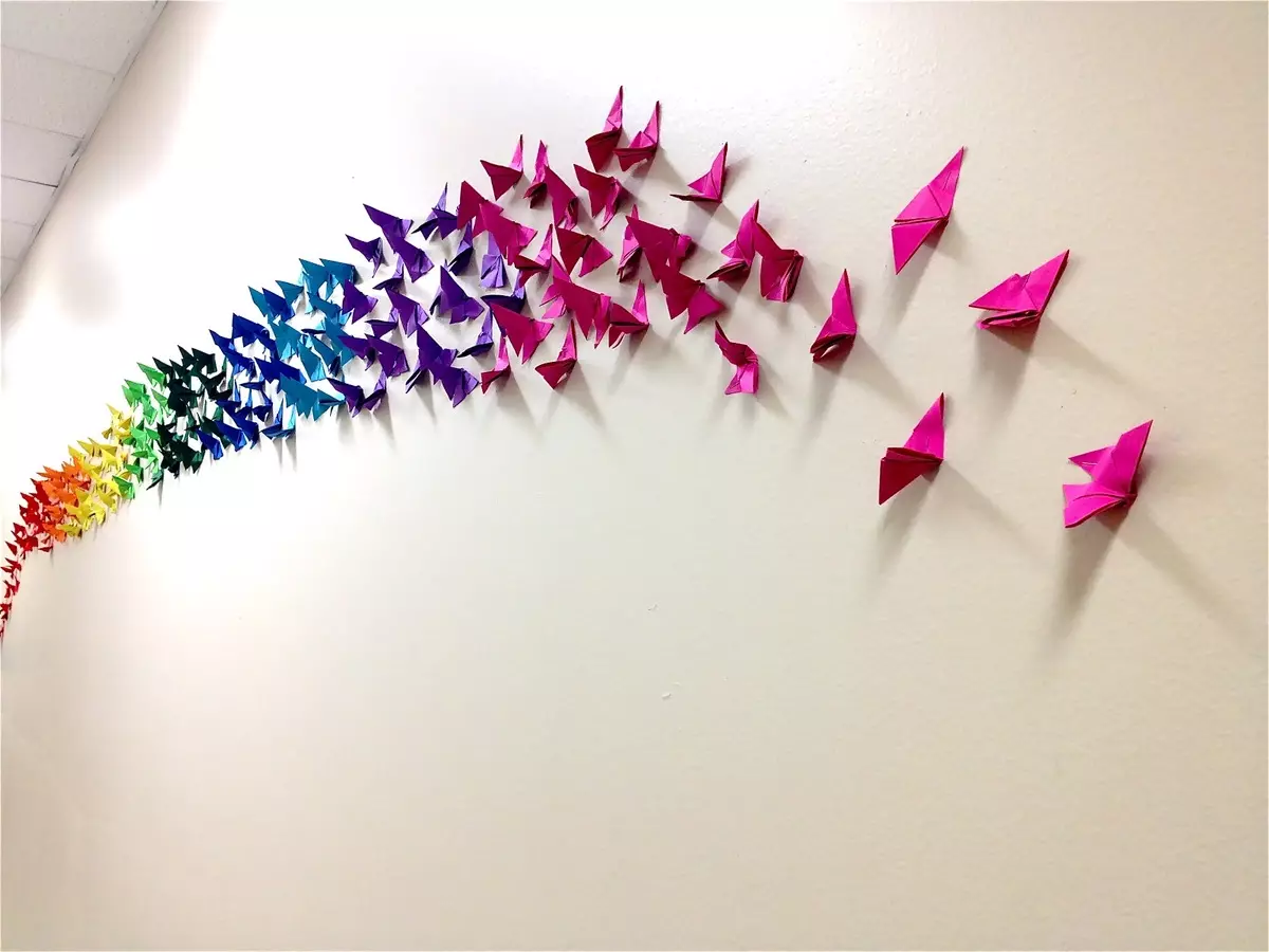 Origami (97 foto): cos'è? Figure dell'8 marzo del notebook. Tipi di artigianato di carta pieghevole artistico giapponese. Come fare diverse figure? 26950_2