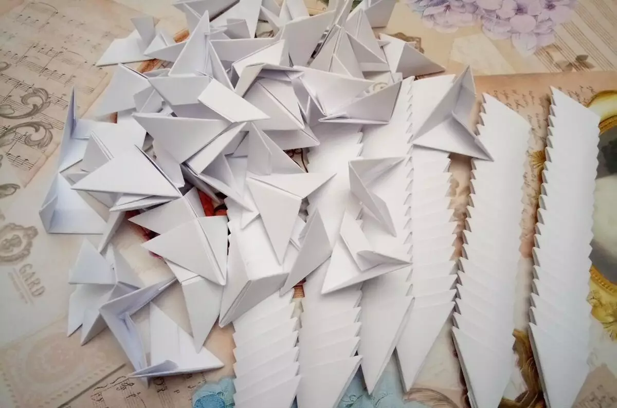 Origami จากกระดาษสีขาว A4: Origami แสงสำหรับเด็กอายุ 8-9 และ 12-13 ปีงานฝีมือที่เรียบง่ายสวยงามสำหรับผู้เริ่มต้น แบบแผนค่อย ๆ ของตัวเลขแผ่น 26951_16