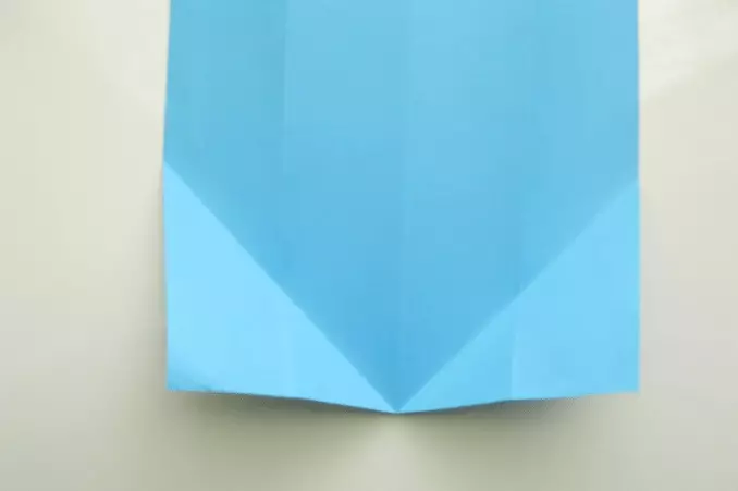 折り紙「タイとシャツ」：子供のための紙の折り紙の段階的なデザイン。どのようにお父さんへの贈り物として、2月23日にステップバイステップの手順にはがきを作るには？ 26952_11