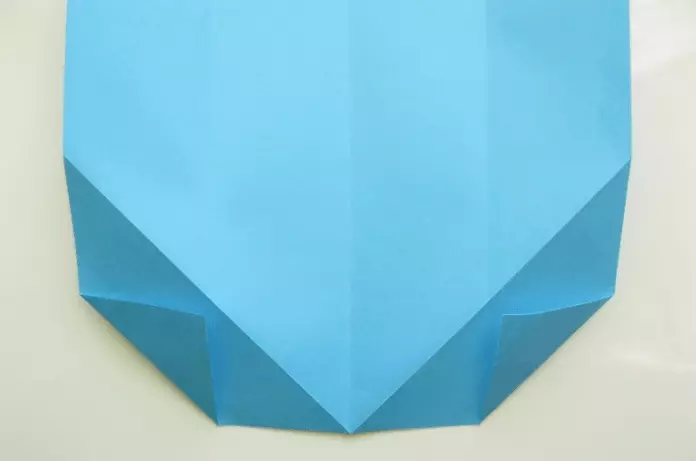 折り紙「タイとシャツ」：子供のための紙の折り紙の段階的なデザイン。どのようにお父さんへの贈り物として、2月23日にステップバイステップの手順にはがきを作るには？ 26952_13